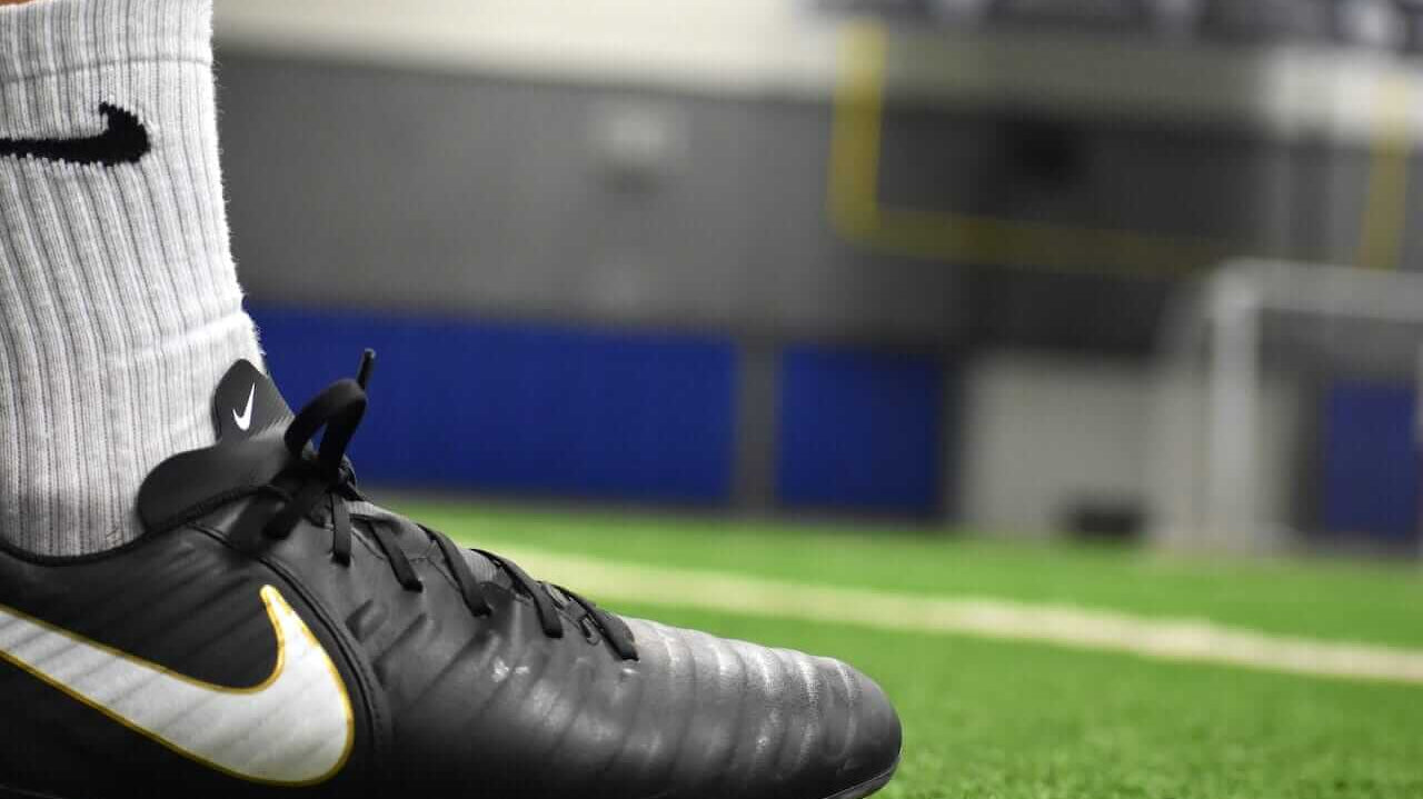 soccer vs football cleats