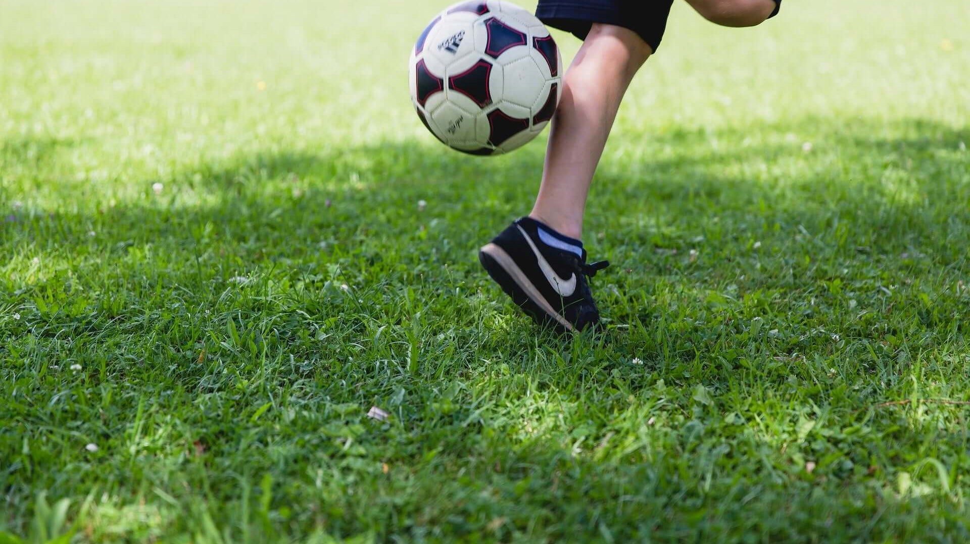 toe taps soccer
