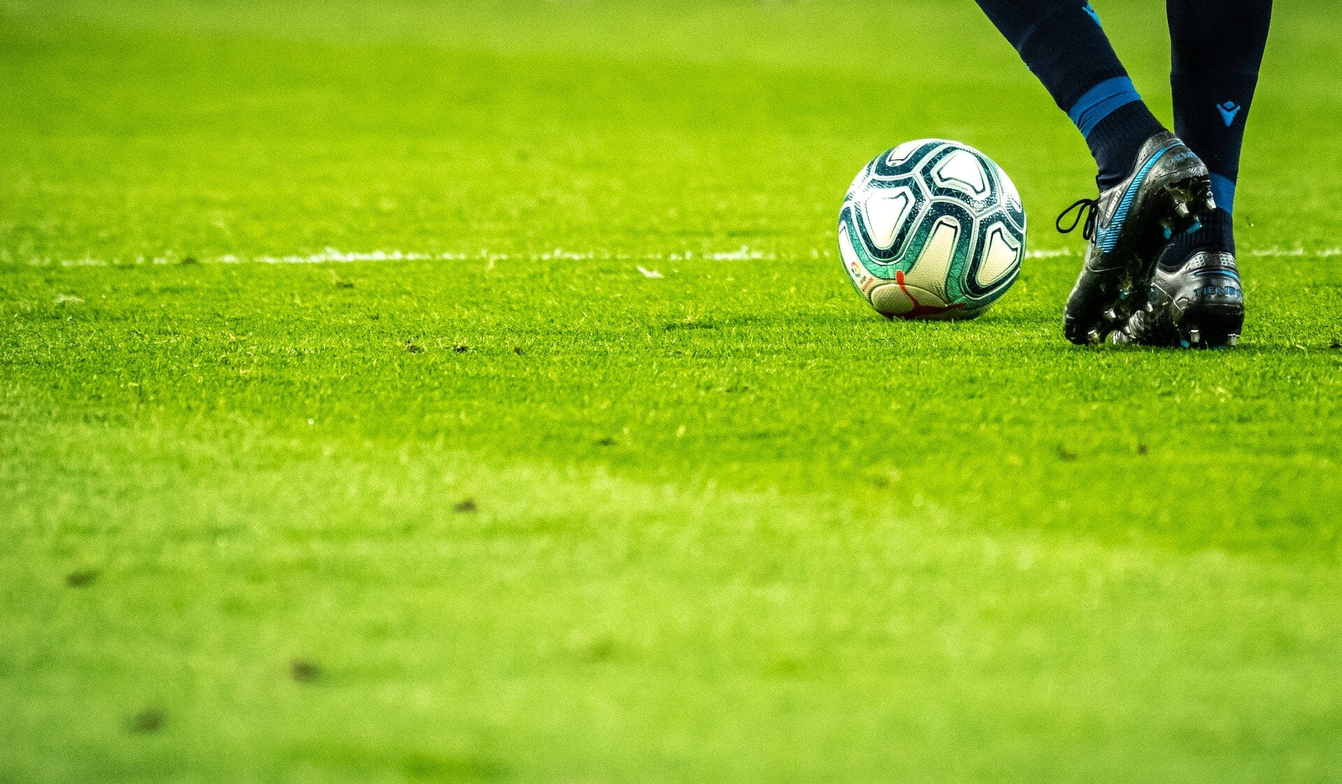 The Best Soccer Goalies Of All Time - Top 10 Legends. Photo by Emilio Garcia on Unsplash