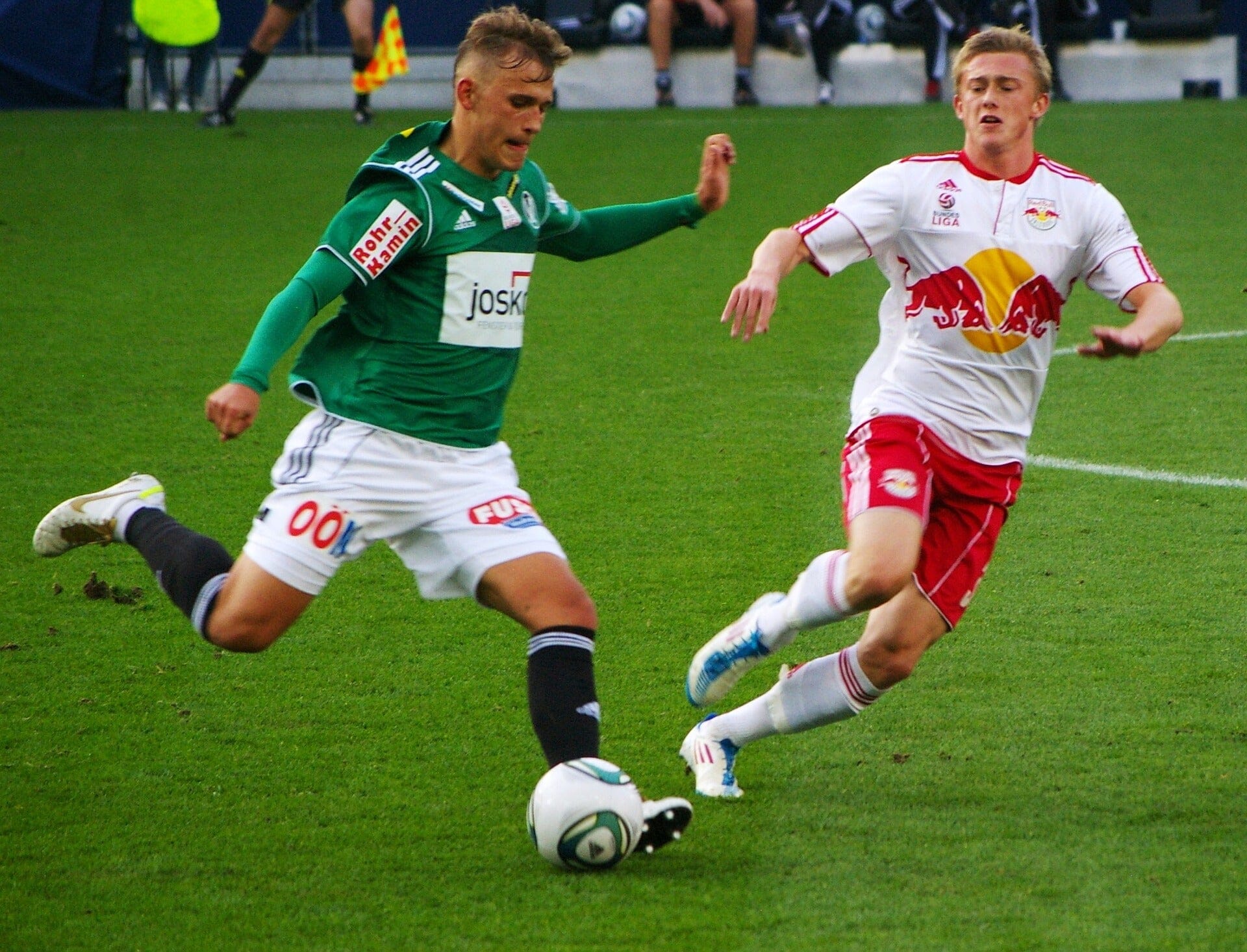 center forward vs striker in soccer