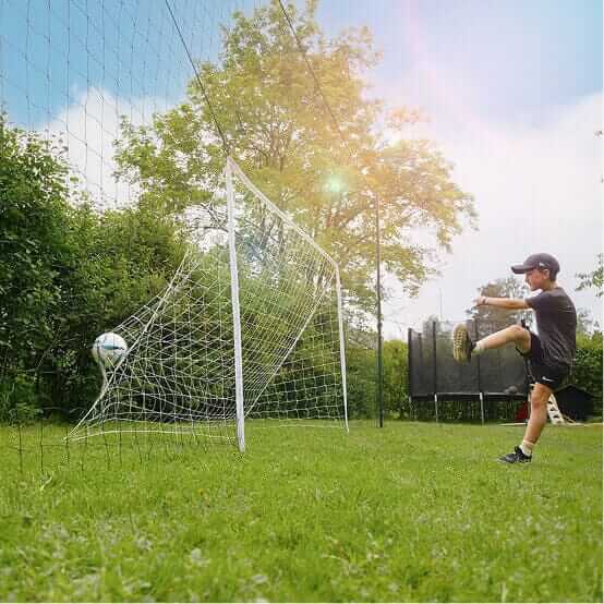 Soccer ball size by age.  A guide for parents, coaches, and players