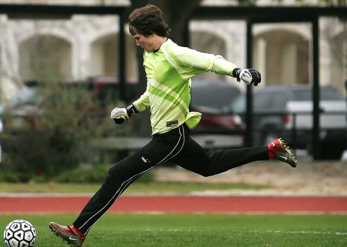 O que é um Tiro de Meta no Futebol? Como Dominá-lo – Open Goaaal USA