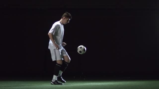 How to Juggle a Soccer Ball for Beginners