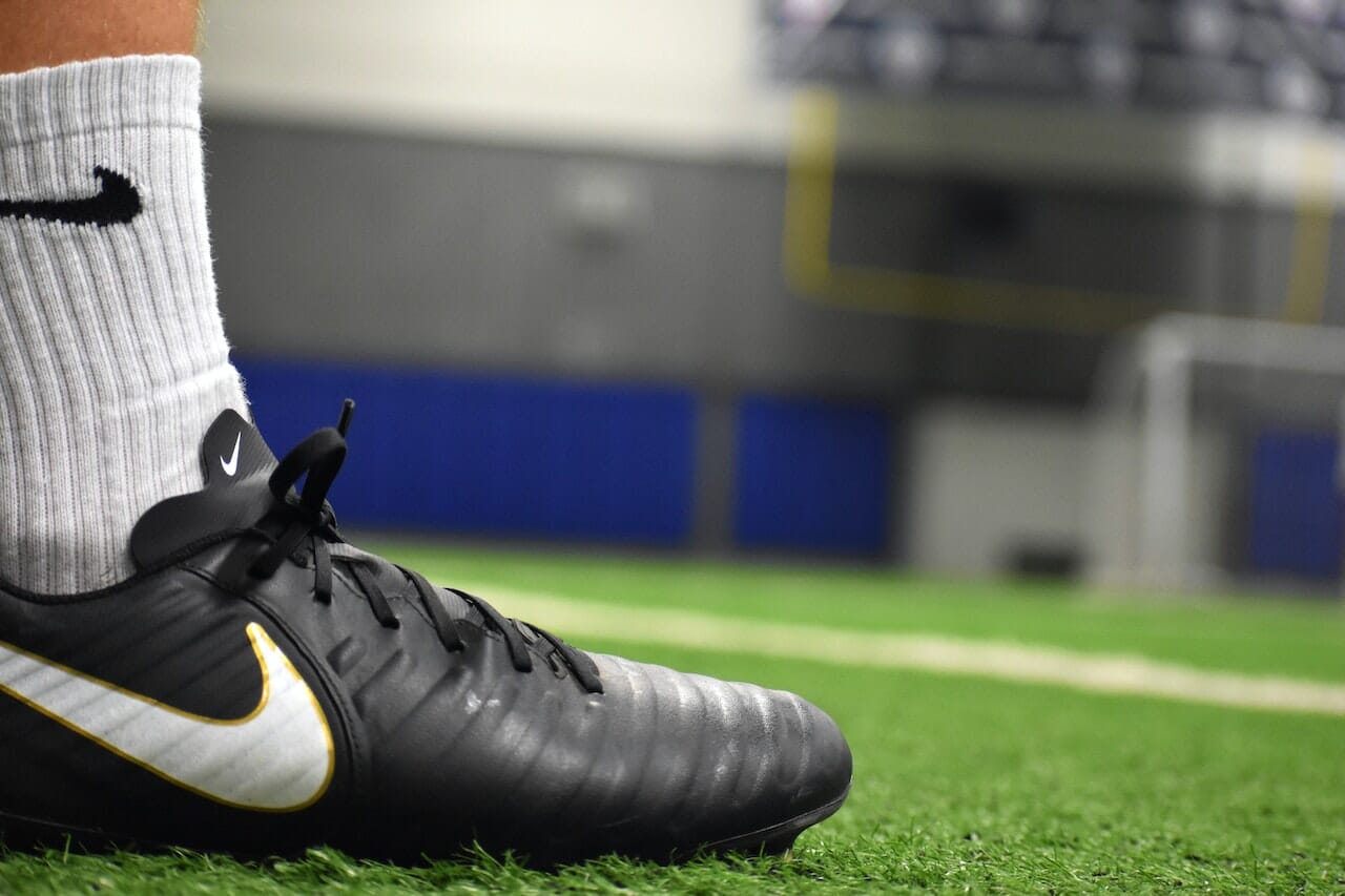 soccer vs football cleats
